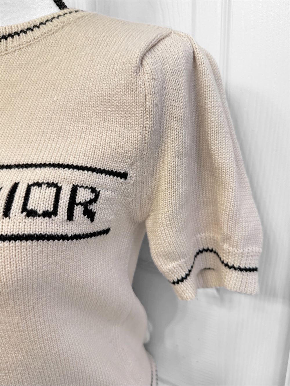 Dior Short-Sleeved Sweater
Ecru Wool and Cashmere Knit - Picture 5 of 10